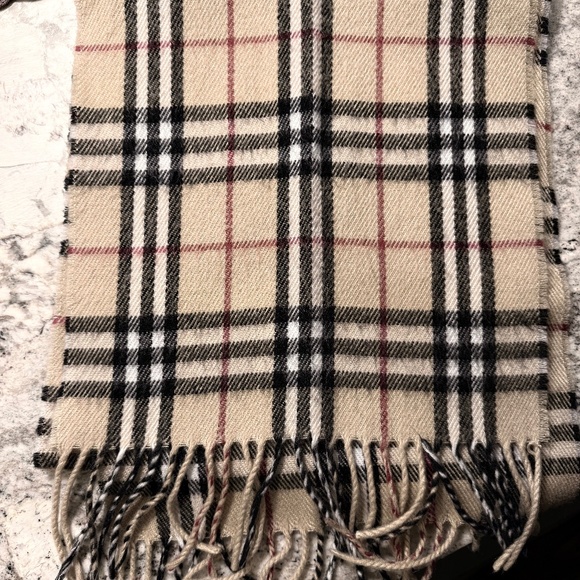 Burberry 100 Percent Lambswool Classic Novacheck Scarf - Picture 2 of 4